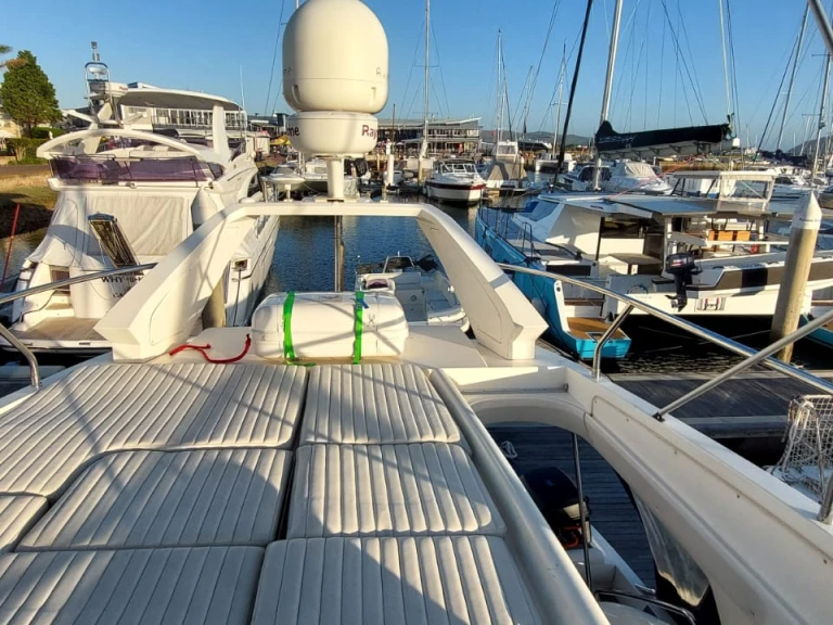 Wynajem Luksusowy jacht w Dubai Marina - Sunseeker Manhattan 66