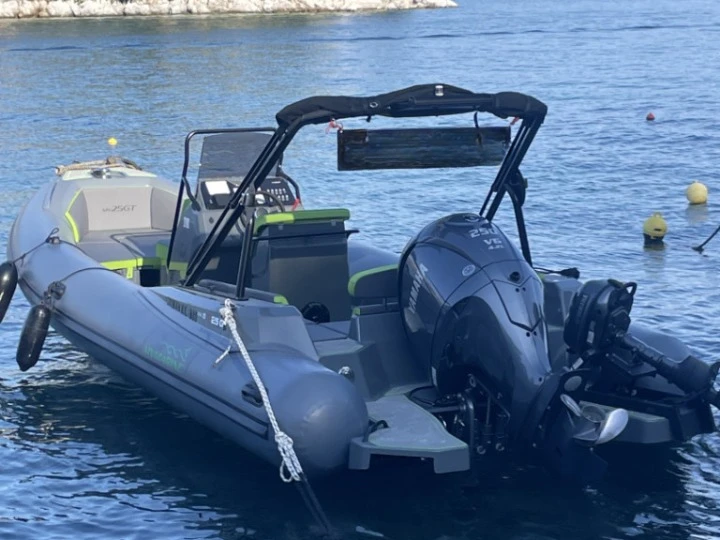 MV Marine 2026 między profesjonalistami a osobami prywatnymi w Skiathos