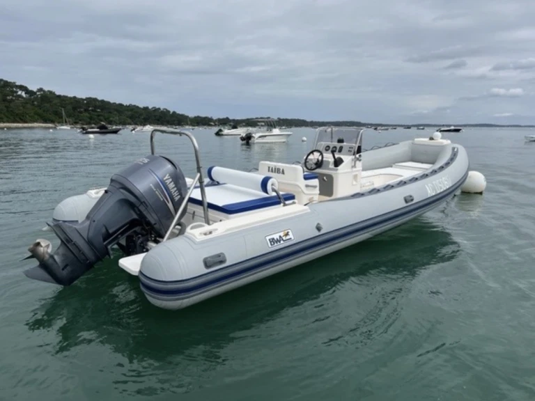 Wynajem Łódż półsztywna Bwa z patentem 