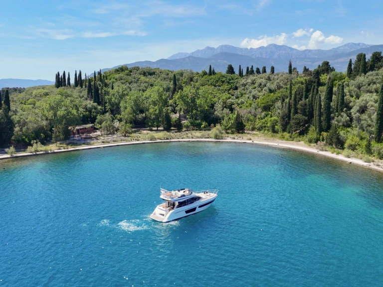 Wynajmij Luksusowy jacht z lub bez skippera Azimut w Tivat