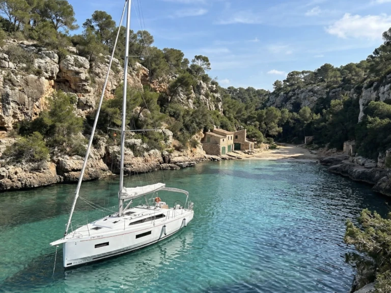 Wynajem Żaglowiec Oceanis z patentem 