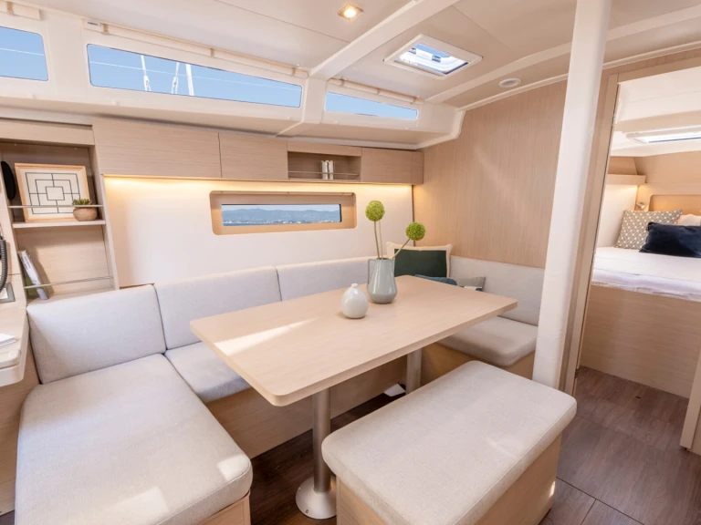 Wynajem Żaglowiec w Palma de Mallorca - Oceanis 37.1 firts line