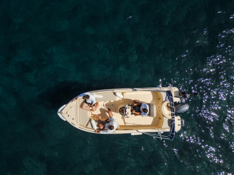 Wynajem Motorówka Storm Boats z patentem 