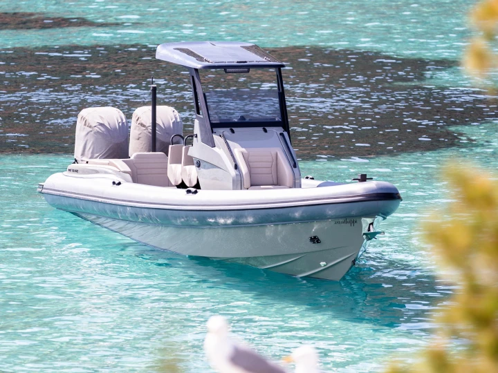 Wynajmij Rock Marine Rock 30 w Alimos