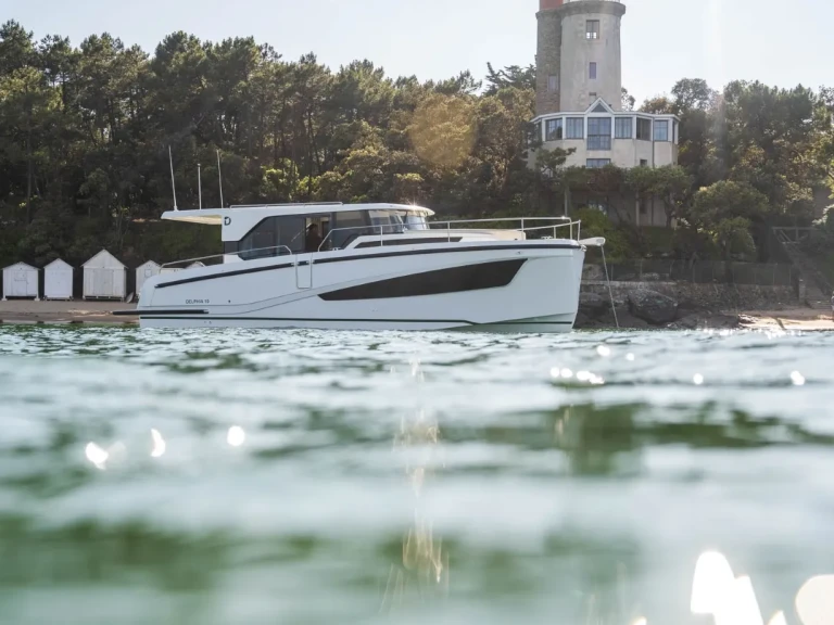 Wynajem łodzi Split tanio Delphia 10 Sedan