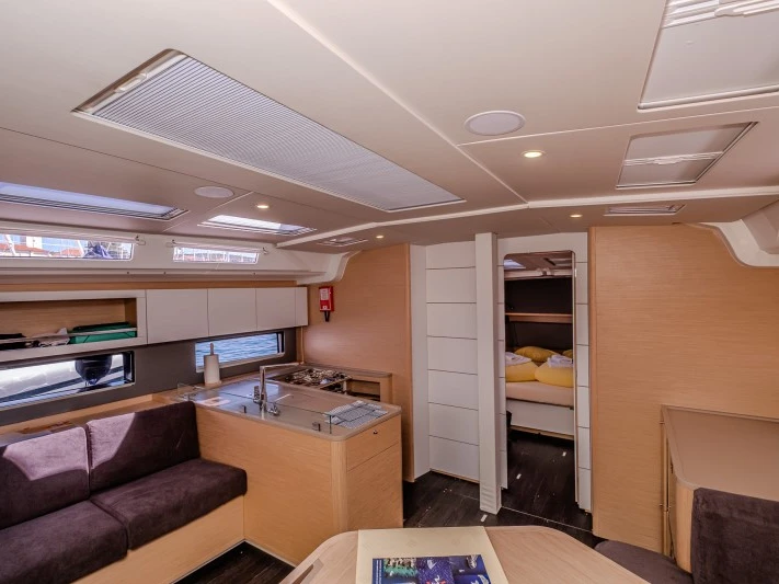 Dufour Dufour 48 między profesjonalistami a osobami prywatnymi w Sibenik