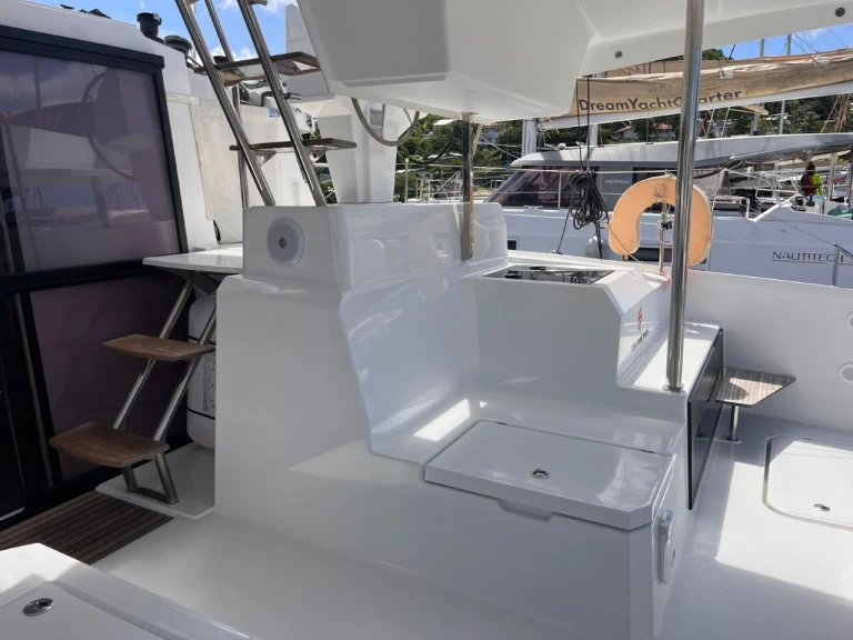 Wynajem Katamaran Fountaine Pajot z patentem 