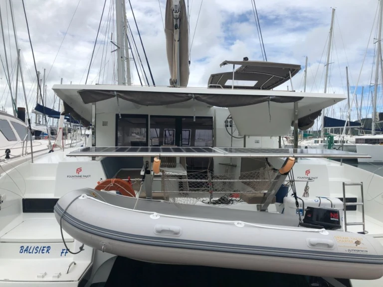 Wynajem Katamaran Fountaine Pajot z patentem 
