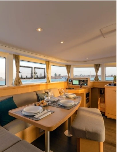 Wynajem Katamaran Lagoon z patentem 