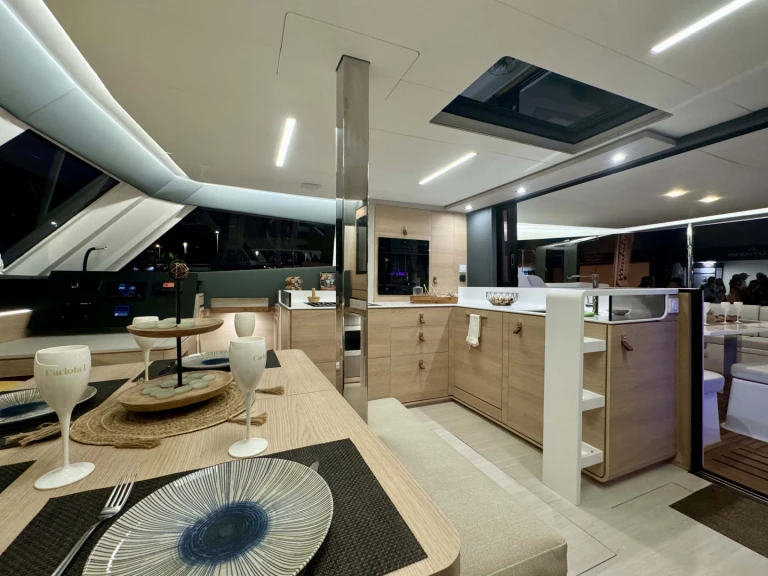 Wynajem Katamaran Aventura z patentem 