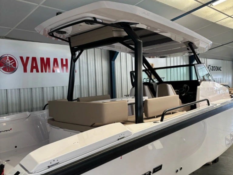 Wynajem Motorówka Axopar z patentem 