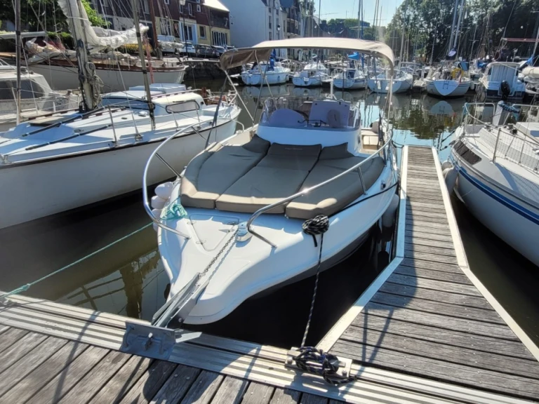 Wynajmij B2 Marine B2 Marine 672 Sun Deck w Saint-Philibert