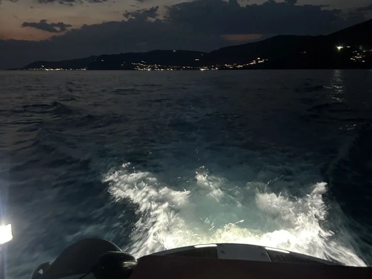 Wynajem w Castellammare di Stabia- Pirelli Pzero 880 Sport na SamBoat