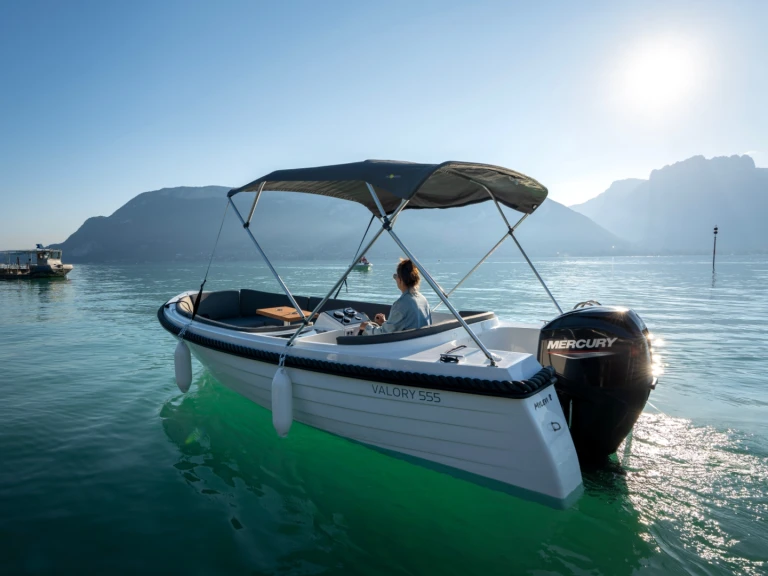 Wynajem łodzi Vieux Port de Cannes tanio boatbuilding motor yacht valory 555