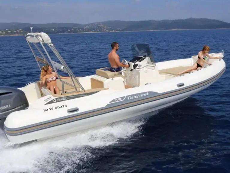 Wynajem Łódż półsztywna Capelli z patentem 