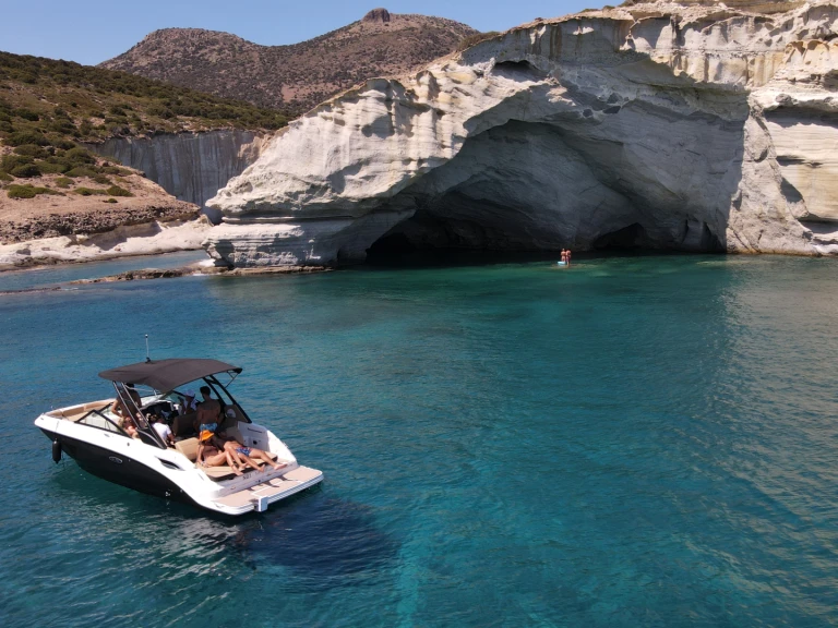 Wynajmij Sea Ray SDX 250 w Mílos