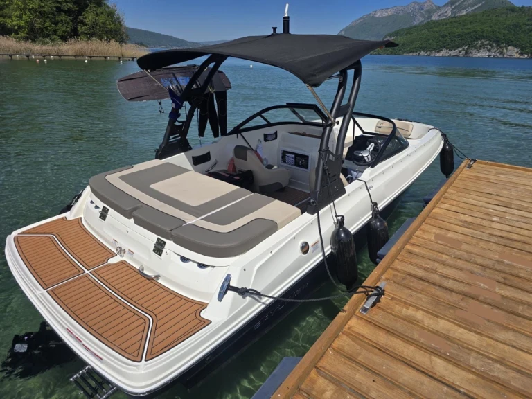 Wynajem Motorówka Bayliner z patentem 