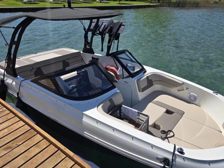 Motorówka do wynajmu w Annecy w najlepszej cenie