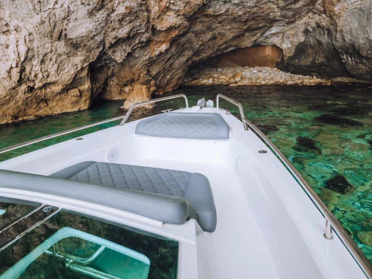 Wynajem łodzi Axopar Axopar 37 T-Top w Alyki na SamBoat 