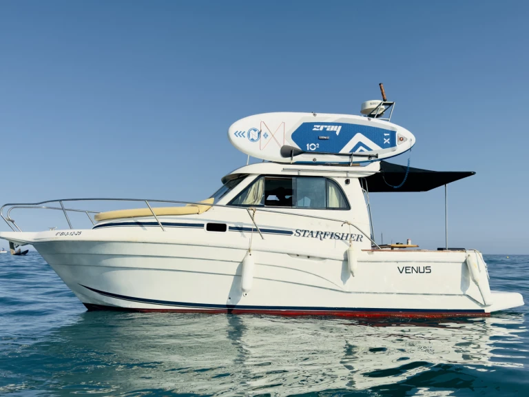 Starfisher ST34 między profesjonalistami a osobami prywatnymi w Puerto Marina Benalmadena