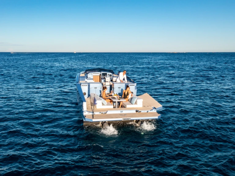 Motorówka do wynajmu w Cannes w najlepszej cenie