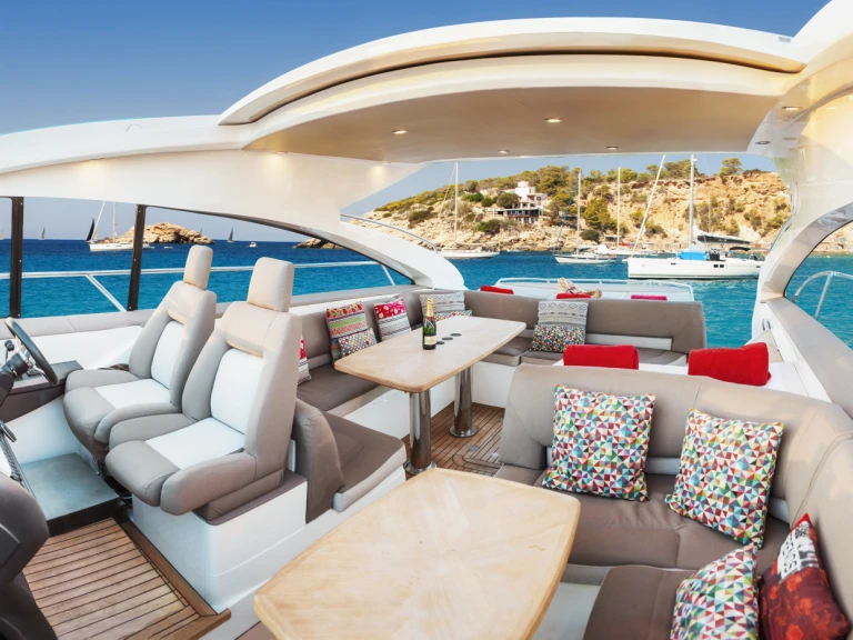 Motorówka do wynajmu w Marina Botafoch w najlepszej cenie