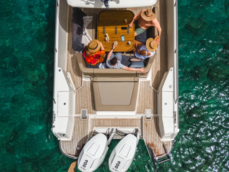 Motorówka do wynajmu w Mílos w najlepszej cenie