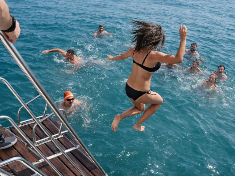 Katamaran do wynajmu w Puerto Marina Benalmadena w najlepszej cenie