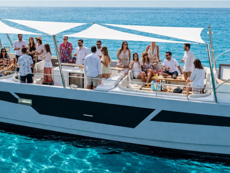 Wynajmij Serenity Catamarán w Puerto Marina Benalmadena