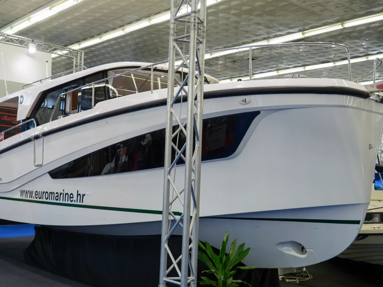 Wynajem w Split- Delphia Delphia 10 Sedan na SamBoat