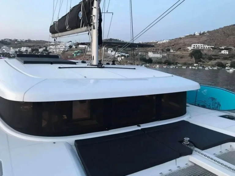 Wynajem Katamaran Lagoon z patentem 