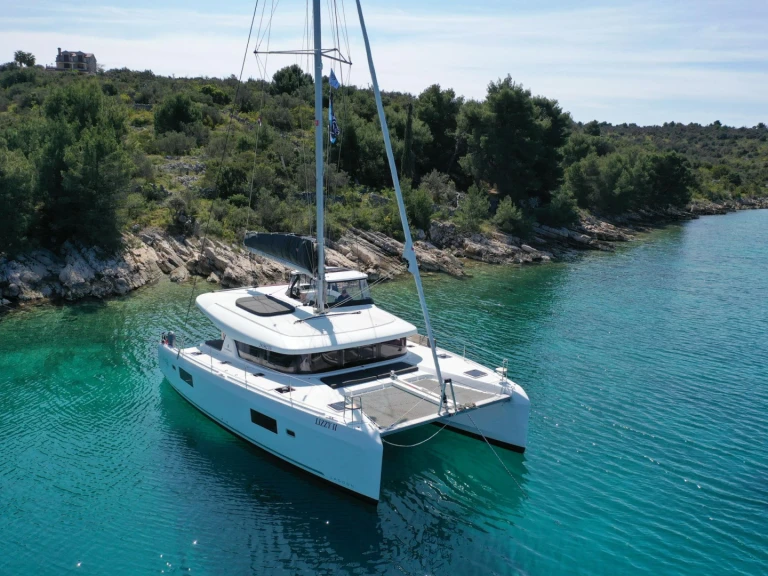 Lagoon Lagoon 42 między profesjonalistami a osobami prywatnymi w Donji Seget