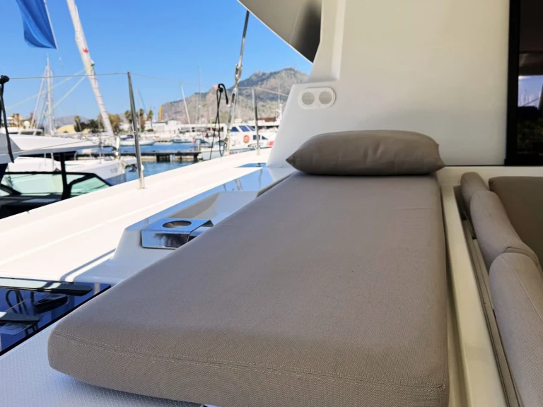 Wynajmij Fountaine Pajot Elba 45 w Palermo