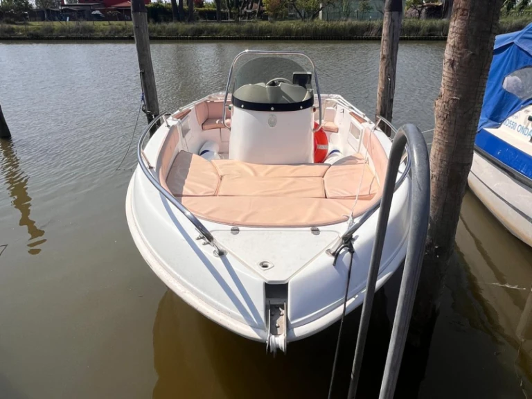 Elan Elan 17 CC między profesjonalistami a osobami prywatnymi w Chioggia