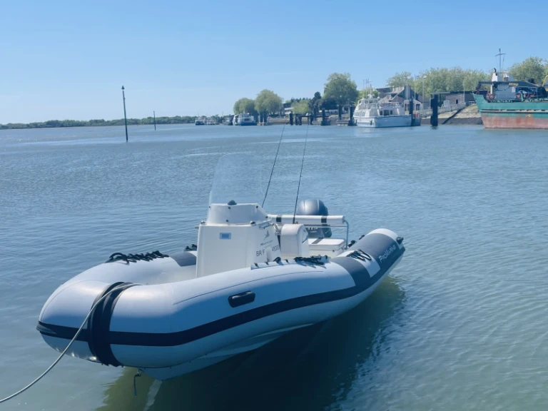 Wynajmij Łódż półsztywna z lub bez skippera Zodiac w Arzon