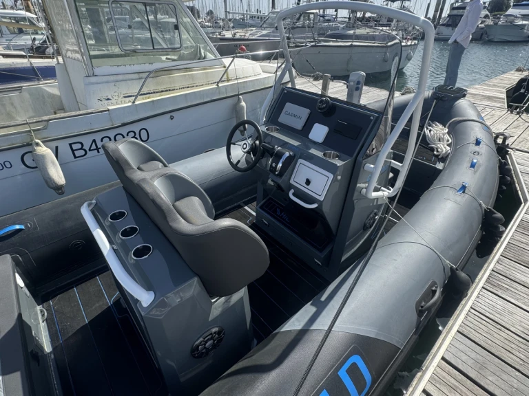 Łódż półsztywna do wynajmu w La Forêt-Fouesnant w najlepszej cenie