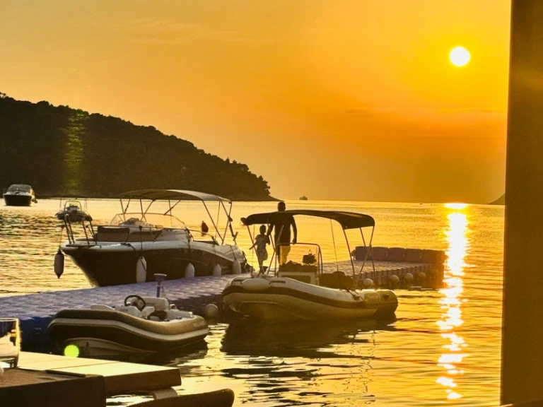 Wynajem Motorówka w Dubrownik - Jeanneau cap camarat 7.5WA