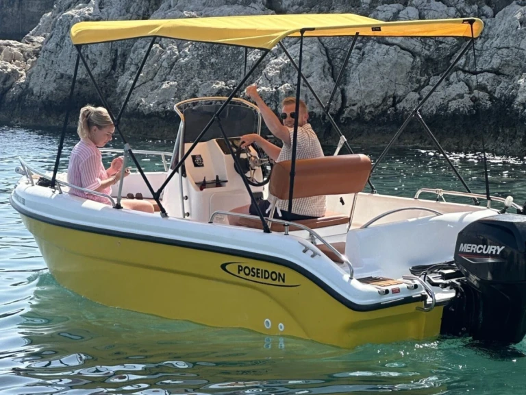 Poseidon Bluewater 480 między profesjonalistami a osobami prywatnymi w Faliraki