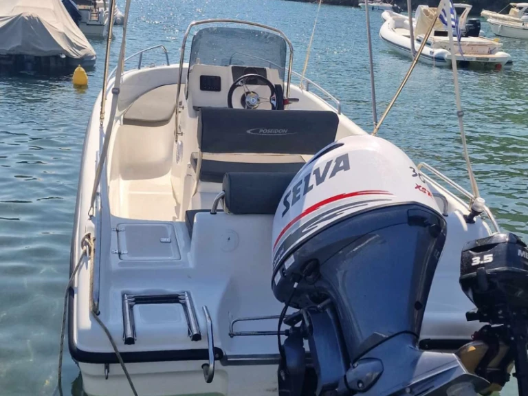 Wynajmij Poseidon BLU WATER 185 w Laganás