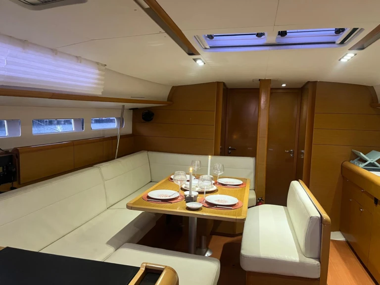 Jeanneau Sun Odyssey 509 między profesjonalistami a osobami prywatnymi w La Pobla de Farnals