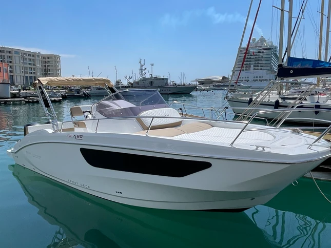 Motorówka do wynajmu w Porto di Salerno w najlepszej cenie