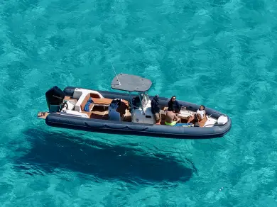 Łódż półsztywna do wynajmu w Porto di Stintino w najlepszej cenie