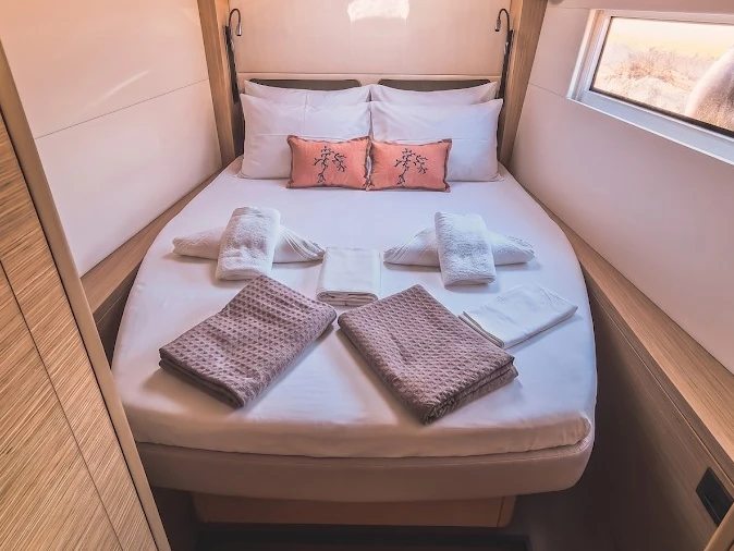 Wynajem Katamaran Lagoon z patentem 