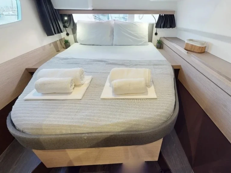 Wynajmij Katamaran z lub bez skippera Fountaine Pajot w Paros (wyspa)