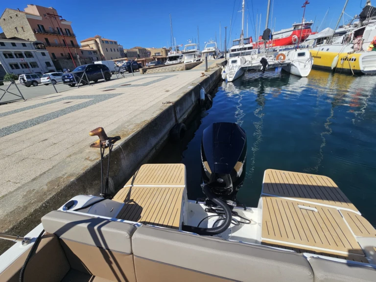Wynajmij Quicksilver Activ 755 Sundeck w Propriano