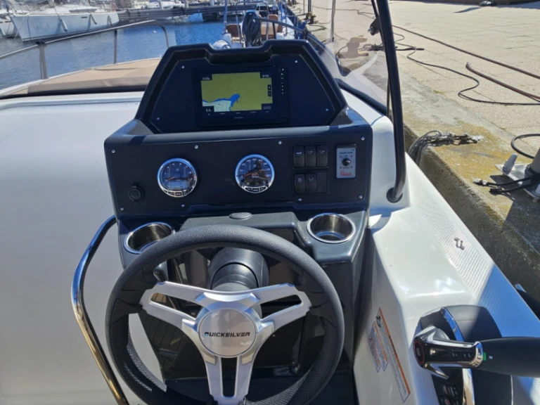 Wynajem łodzi Propriano tanio Activ 755 Sundeck
