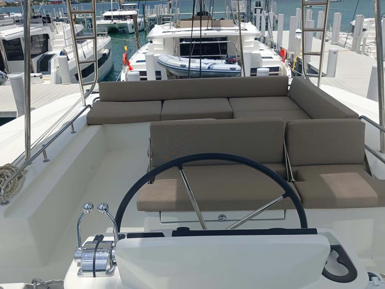 Wynajmij Katamaran z lub bez skippera Lagoon w Road Town