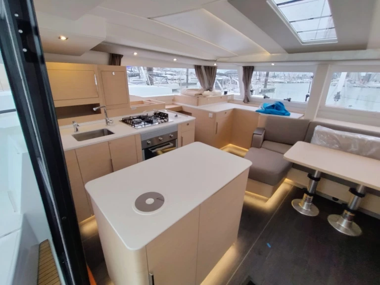 Fountaine Pajot Fountaine Pajot FP 44 Quatuor - 4 + 2 cab. między profesjonalistami a osobami prywatnymi w Preveza