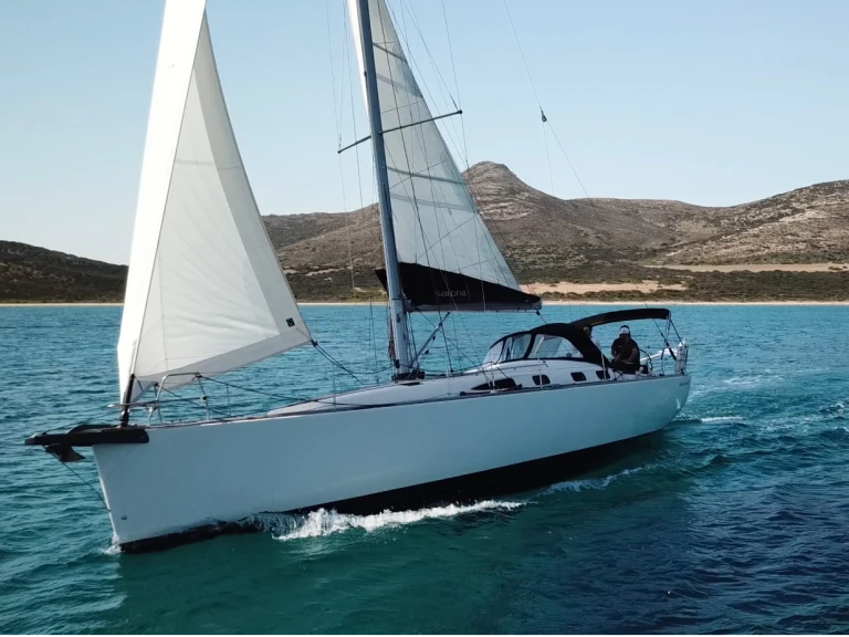 Wynajmij Salona Salona 44 w Syros Port