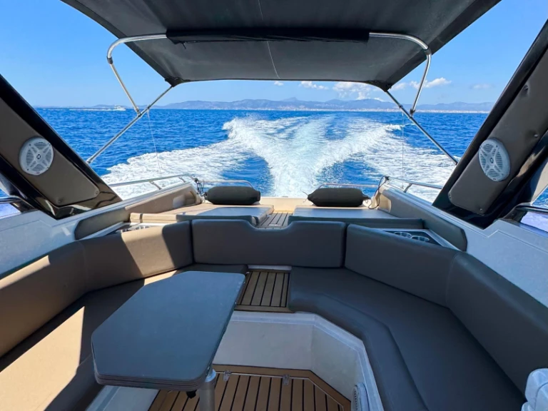 Wynajem Motorówka Sunseeker z patentem 